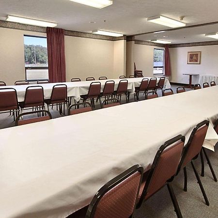 斯特拉斯堡多佛温德姆华美达酒店 Strasburg 外观 照片